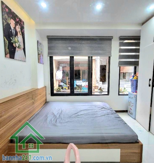 CHỈ 4,8 TỶ – SIÊU PHẨM QUẬN 10 - 3 TẦNG BTCT – 60M² – MỚI 100% – FULL NỘI THẤT SÁT MẶT TIỀN – PHONG CÁCH HIỆN ĐẠI – HẺM THÔNG 4M Kết cấu: • 1 trệt 2 lầu mới.