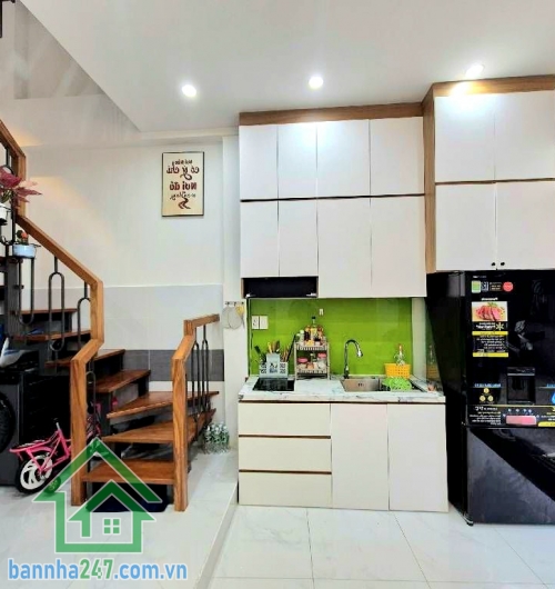 CHỈ 4,8 TỶ – SIÊU PHẨM QUẬN 10 - 3 TẦNG BTCT – 60M² – MỚI 100% – FULL NỘI THẤT SÁT MẶT TIỀN – PHONG CÁCH HIỆN ĐẠI – HẺM THÔNG 4M Kết cấu: • 1 trệt 2 lầu mới.