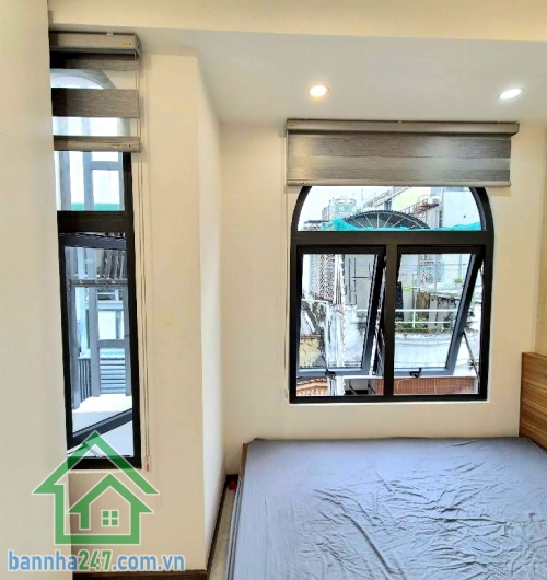 CHỈ 4,8 TỶ – SIÊU PHẨM QUẬN 10 - 3 TẦNG BTCT – 60M² – MỚI 100% – FULL NỘI THẤT SÁT MẶT TIỀN – PHONG CÁCH HIỆN ĐẠI – HẺM THÔNG 4M Kết cấu: • 1 trệt 2 lầu mới.