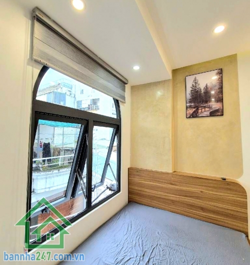CHỈ 4,8 TỶ – SIÊU PHẨM QUẬN 10 - 3 TẦNG BTCT – 60M² – MỚI 100% – FULL NỘI THẤT SÁT MẶT TIỀN – PHONG CÁCH HIỆN ĐẠI – HẺM THÔNG 4M Kết cấu: • 1 trệt 2 lầu mới.