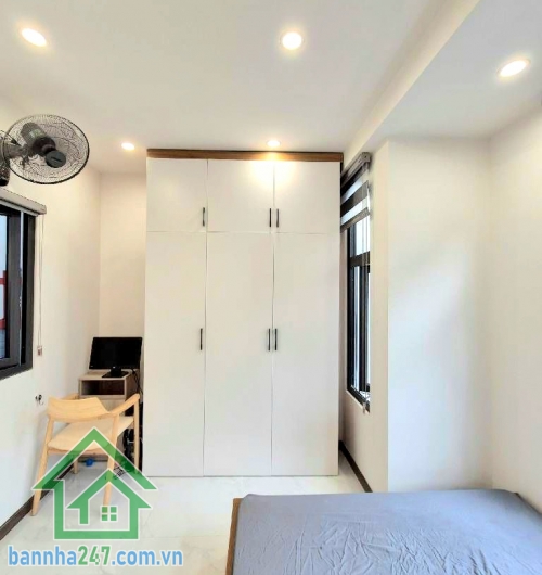 CHỈ 4,8 TỶ – SIÊU PHẨM QUẬN 10 - 3 TẦNG BTCT – 60M² – MỚI 100% – FULL NỘI THẤT SÁT MẶT TIỀN – PHONG CÁCH HIỆN ĐẠI – HẺM THÔNG 4M Kết cấu: • 1 trệt 2 lầu mới.