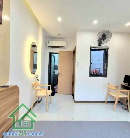 CHỈ 4,8 TỶ – SIÊU PHẨM QUẬN 10 - 3 TẦNG BTCT – 60M² – MỚI 100% – FULL NỘI THẤT SÁT MẶT TIỀN – PHONG CÁCH HIỆN ĐẠI – HẺM THÔNG 4M Kết cấu: • 1 trệt 2 lầu mới.