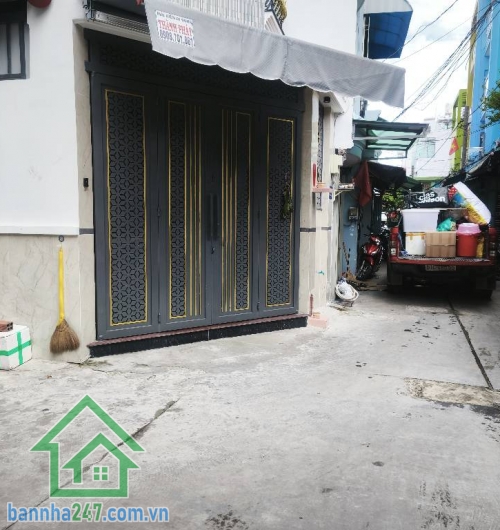 CHỈ 3,9 TỶ – HẺM XE HƠI 4M THÔNG – NHÀ 3 TẦNG ĐẸP – VÀO Ở NGAY Nhà mới sửa, dọn vào ở liền – vị trí cực kỳ tiện lợi. - Diện tích: 32m² (3.5 x 9m), hướng Bắc.