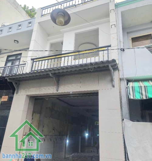 CHỈ 3,95 TỶ - NHÀ 2 TẦNG MỚI XÂY – 2 MẶT HẺM XE HƠI – KHU VIP LÊ VĂN QUỚI Mô tả: * Nhà 1 trệt 1 lầu xây mới 100%, thiết kế hiện đại. * 2PN, 2WC, công năng đầy đủ, vào ở ngay. * Diện tích: 4x12m – vuông vức, không lộ giới. 