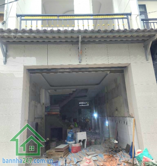 CHỈ 3,95 TỶ - NHÀ 2 TẦNG MỚI XÂY – 2 MẶT HẺM XE HƠI – KHU VIP LÊ VĂN QUỚI Mô tả: * Nhà 1 trệt 1 lầu xây mới 100%, thiết kế hiện đại. * 2PN, 2WC, công năng đầy đủ, vào ở ngay. * Diện tích: 4x12m – vuông vức, không lộ giới. 