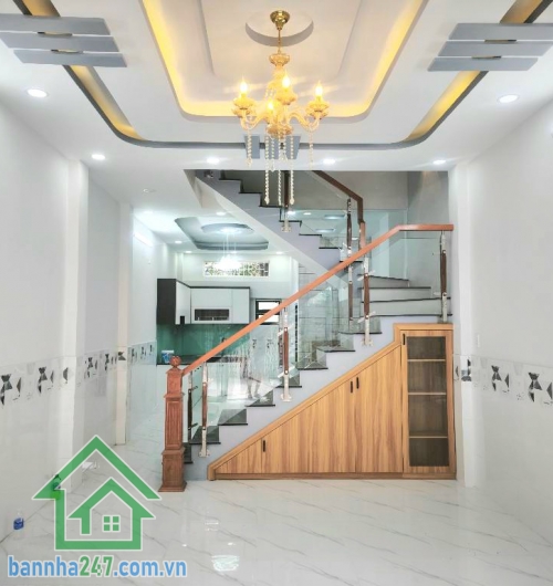 CHỈ 3,95 TỶ - NHÀ 2 TẦNG MỚI XÂY – 2 MẶT HẺM XE HƠI – KHU VIP LÊ VĂN QUỚI Mô tả: * Nhà 1 trệt 1 lầu xây mới 100%, thiết kế hiện đại. * 2PN, 2WC, công năng đầy đủ, vào ở ngay. * Diện tích: 4x12m – vuông vức, không lộ giới. 