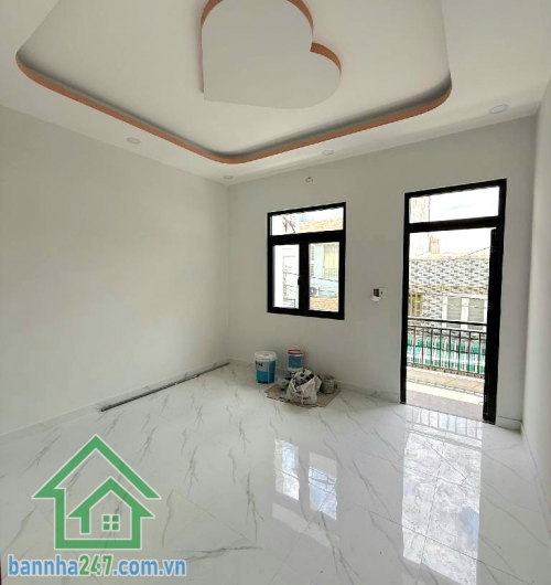 CHỈ 3,95 TỶ - NHÀ 2 TẦNG MỚI XÂY – 2 MẶT HẺM XE HƠI – KHU VIP LÊ VĂN QUỚI Mô tả: * Nhà 1 trệt 1 lầu xây mới 100%, thiết kế hiện đại. * 2PN, 2WC, công năng đầy đủ, vào ở ngay. * Diện tích: 4x12m – vuông vức, không lộ giới. 