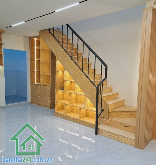 CHỈ 2.1 TỶ – NHÀ 2 TẦNG TRUNG TÂM AEON TÂN PHÚ – DT 50M2 (4.5x11)M – 2PN * Nhà lô góc, còn thơm mùi sơn, thiết kế hiện đại, chỉ việc xách vali vào ở. * Kết cấu 2 tầng, 2PN thoáng mát, đầy đủ công năng. * Vị trí cực đẹp: 5 phút ra Aeon Mall, công viên Cela