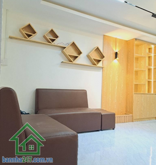 CHỈ 2.1 TỶ – NHÀ 2 TẦNG TRUNG TÂM AEON TÂN PHÚ – DT 50M2 (4.5x11)M – 2PN * Nhà lô góc, còn thơm mùi sơn, thiết kế hiện đại, chỉ việc xách vali vào ở. * Kết cấu 2 tầng, 2PN thoáng mát, đầy đủ công năng. * Vị trí cực đẹp: 5 phút ra Aeon Mall, công viên Cela