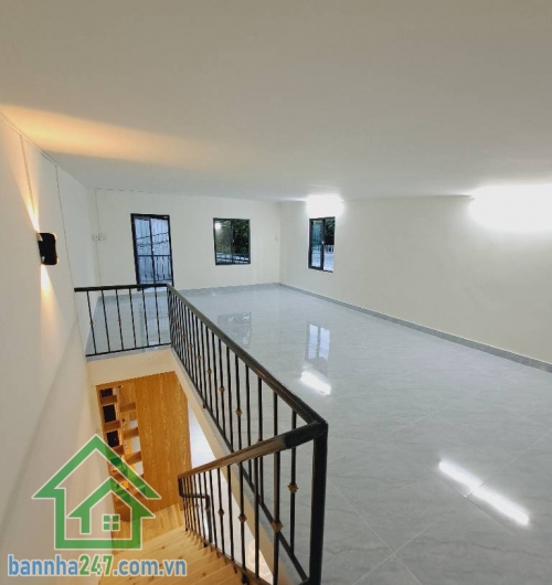 CHỈ 2.1 TỶ – NHÀ 2 TẦNG TRUNG TÂM AEON TÂN PHÚ – DT 50M2 (4.5x11)M – 2PN * Nhà lô góc, còn thơm mùi sơn, thiết kế hiện đại, chỉ việc xách vali vào ở. * Kết cấu 2 tầng, 2PN thoáng mát, đầy đủ công năng. * Vị trí cực đẹp: 5 phút ra Aeon Mall, công viên Cela