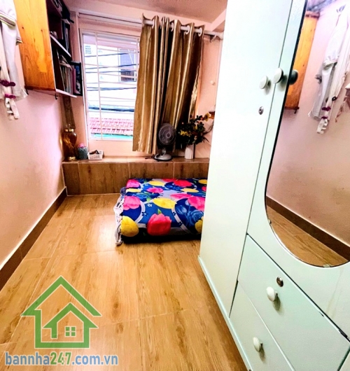 CHỈ 2 TỶ – NHÀ 3 TẦNG - DTSD: 30M² – HẺM XE TẢI 5M - TT TÂN PHÚ GIÁP TÂN BÌNH - 2PN - 1WC Diện tích: nhà nhỏ gọn, sổ vuông đẹp Kết cấu: 3 tầng xây kiên cố 