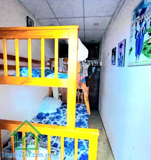 CHỈ 2 TỶ – NHÀ 3 TẦNG - DTSD: 30M² – HẺM XE TẢI 5M - TT TÂN PHÚ GIÁP TÂN BÌNH - 2PN - 1WC Diện tích: nhà nhỏ gọn, sổ vuông đẹp Kết cấu: 3 tầng xây kiên cố 