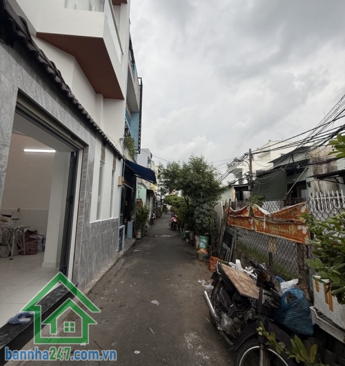 SIÊU PHẨM LÔ GÓC - chợ Lê Đình Cẩn - Khu Tên Lửa – 51m² – GIÁ CHỈ 3.4 TỶ  DT: 4 x 13m (sổ vuông vức, lô góc 2 mặt thoáng)  Hiện trạng: Nhà cấp 4, 1PN, bếp, Nhà cấp 4, 1PN, bếp, 1 WC – tiện xây mới hoặc sửa chữa theo nhu cầu. 