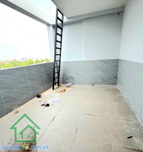 NHỈNH 6 TỶ – NHÀ 5 TẦNG MỚI XÂY - DT: 50M² – GIÁP KHU TÊN LỬA - 4PN – 5W • DT: 6.25 x 9m – 50m² • 5 tầng: trệt – lửng – 2 lầu – sân thượng • 4PN – 5WC (WC riêng khép kín)