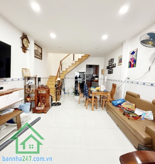 CHỈ 4,6 TỶ – NHÀ 2 TẦNG BTCT – HẺM 6M – NGAY THOẠI NGỌC HẦU – SÁT MẶT TIỀN – TRUNG TÂM TÂN PHÚ  Vị trí đắc địa: Ngay Thoại Ngọc Hầu, đối diện Big C, tuyến đường kinh doanh sầm uất nhiều tiện ích.