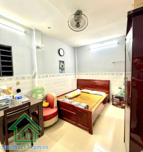 CHỈ 3,65 TỶ – TRẦN VĂN QUANG – HẺM 4M – 3 TẦNG – 2PN - 2WC Diện tích đất: 19m² Diện tích sử dụng: 57m² Kết cấu: Trệt + 2 Lầu (3 tầng) 2 PN - 2 WC