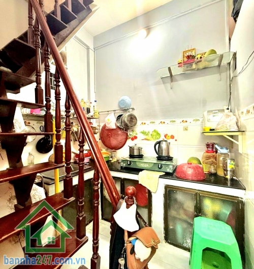 CHỈ 3,65 TỶ – TRẦN VĂN QUANG – HẺM 4M – 3 TẦNG – 2PN - 2WC Diện tích đất: 19m² Diện tích sử dụng: 57m² Kết cấu: Trệt + 2 Lầu (3 tầng) 2 PN - 2 WC