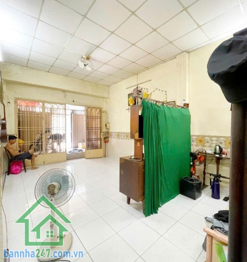 CHỈ 6,1 TỶ - HẺM 6M – Ô TÔ NGỦ TRONG NHÀ – TRUNG TÂM TÂN PHÚ- 2 TẦNG – DT: 61m² (4 x 15). 