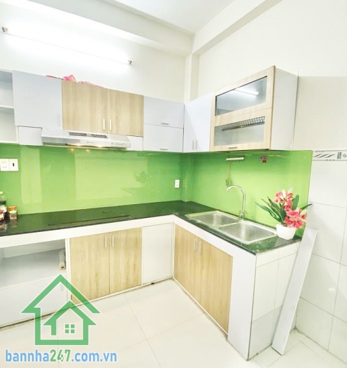 CHỈ 5,5 TỶ - HẺM XE HƠI – KẾ BIG C TRƯỜNG CHINH – TÂN PHÚ - 4PN – 3WC  DT: 41m² – 3 Tầng – 4PN – 3WC Nhà mới, vào ở ngay – Hẻm xe hơi thông thoáng - Khu dân trí cao, an ninh tốt. Nhà còn mới, thích hợp gia đình đông người. 