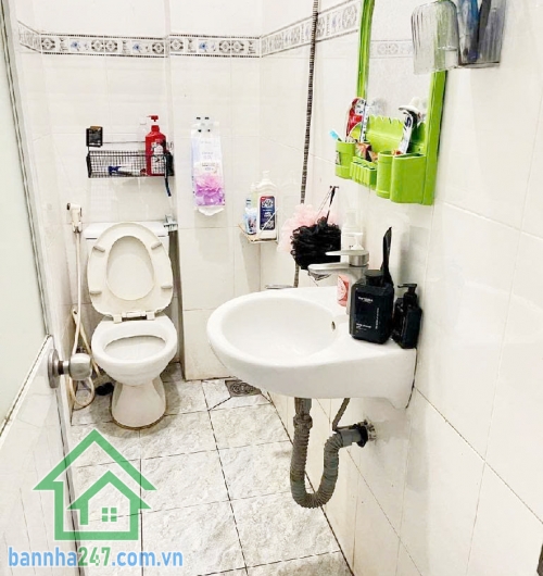 NHÀ ĐẸP 3 TẦNG – HXH TRÁNH NHAU – SÁT SIÊU THỊ AEON TÂN PHÚ - 3PN – 3WC – sân để xe riêng  Diện tích 4x14m – BTCT 3 tầng kiên cố, có sân thượng. 3PN – 3WC – sân để xe riêng 