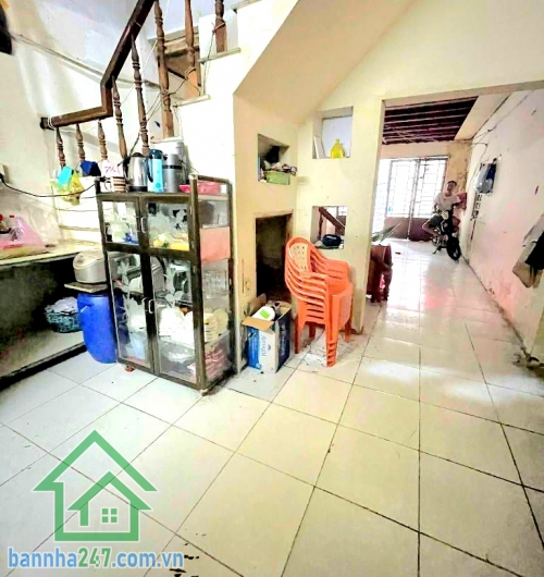 CHỈ 5,35 TỶ – HẺM NHỰA 8M Ô TÔ NGỦ TRONG NHÀ – 75M² (4x19)m – 2 TẦNG – GIÁP TÂN PHÚ – 2PN, 2WC * Kết cấu: 1 trệt 1 lầu, ban công thoáng mát. Tầng trệt có phòng ngủ cho người lớn tuổi.
