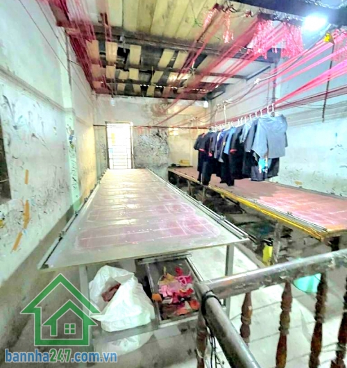 CHỈ 5,35 TỶ – HẺM NHỰA 8M Ô TÔ NGỦ TRONG NHÀ – 75M² (4x19)m – 2 TẦNG – GIÁP TÂN PHÚ – 2PN, 2WC * Kết cấu: 1 trệt 1 lầu, ban công thoáng mát. Tầng trệt có phòng ngủ cho người lớn tuổi.