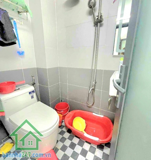CHỈ 4,25 TỶ – TÂN PHÚ – LÊ THÚC HOẠCH - DTCN 32m² (5×9) – 3 TẦNG – CÁCH 20M RA MẶT TIỀN. Kết cấu: 1 trệt – 1 lửng – 1 lầu – ban công thoáng. Gồm 2 PN – 2 WC