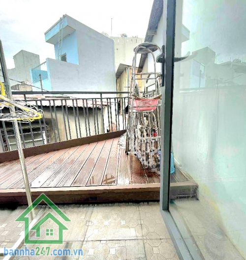CHỈ 4,25 TỶ – TÂN PHÚ – LÊ THÚC HOẠCH - DTCN 32m² (5×9) – 3 TẦNG – CÁCH 20M RA MẶT TIỀN. Kết cấu: 1 trệt – 1 lửng – 1 lầu – ban công thoáng. Gồm 2 PN – 2 WC