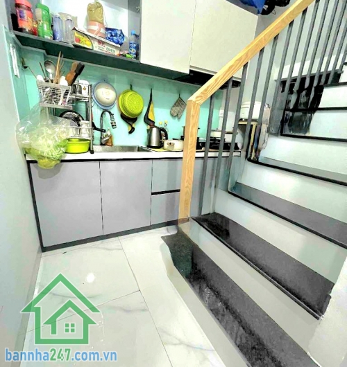 CHỈ 4,25 TỶ – TÂN PHÚ – LÊ THÚC HOẠCH - DTCN 32m² (5×9) – 3 TẦNG – CÁCH 20M RA MẶT TIỀN. Kết cấu: 1 trệt – 1 lửng – 1 lầu – ban công thoáng. Gồm 2 PN – 2 WC